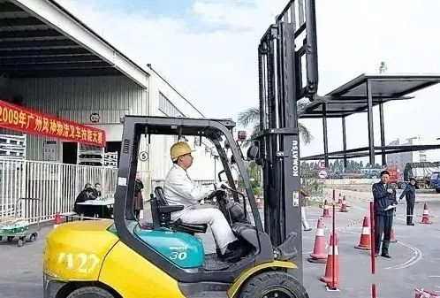 长沙吊车出租,长沙叉车出租,长沙设备搬运 长沙吊车出租,长沙叉车出租,长沙设备搬运