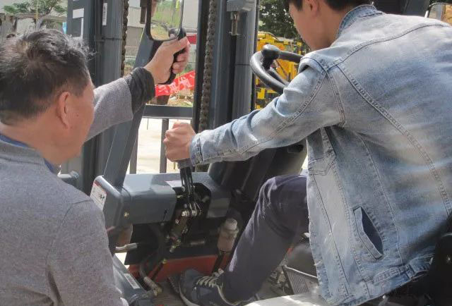长沙吊车出租,长沙叉车出租,长沙设备搬运 长沙吊车出租,长沙叉车出租,长沙设备搬运